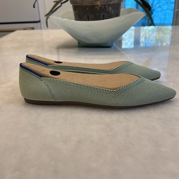 Brand New Mint Rothys Points - Picture 2 of 6